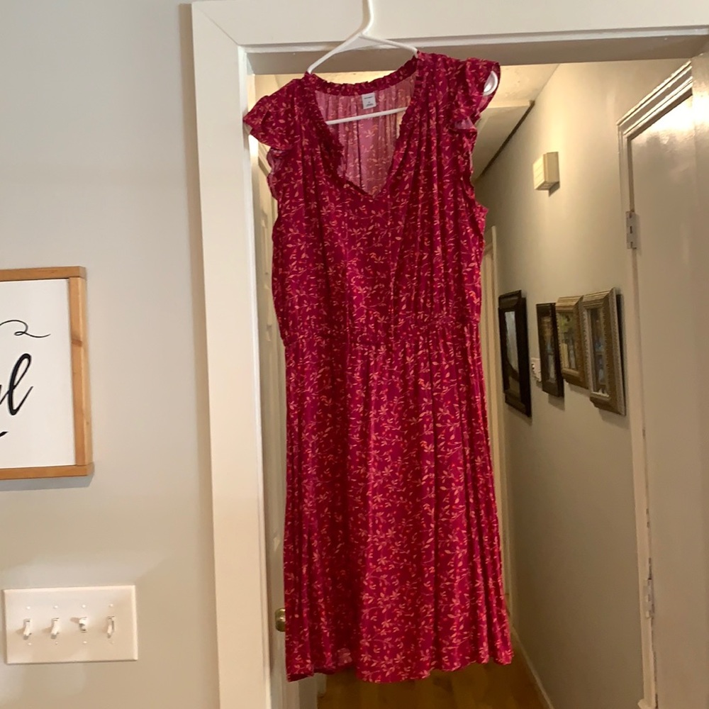 OLD NAVY maroon floral print dress! Size M!